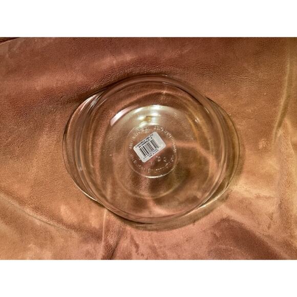 Clear Glass 2 Qt. Round Casserole Dish w/handles, Oven to Table Cookware, NEW - Picture 3 of 5
